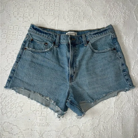 Abercrombie & Fitch The 90’s Relaxed Cutoff Short High Rise - Picture 1 of 3
